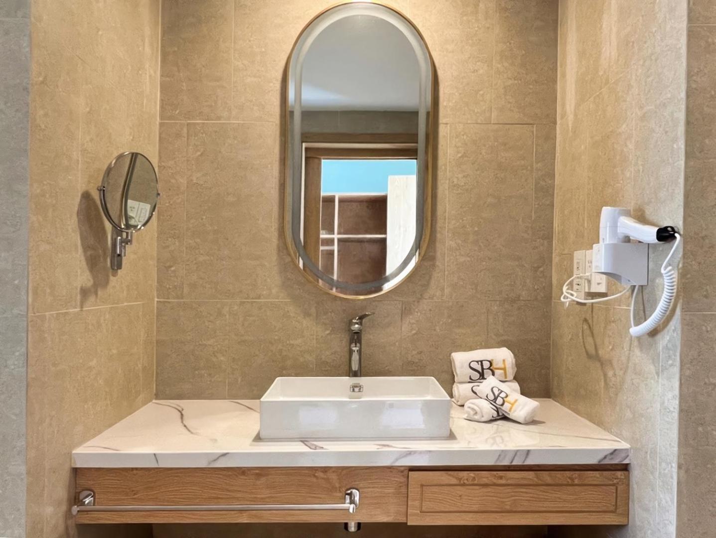 Sbh Gloria Hue Hotell Eksteriør bilde